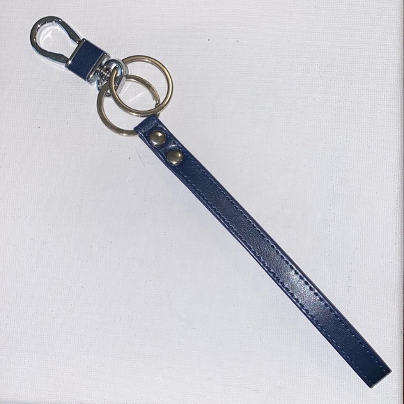 Amazon Essentials Navy Keychain Holder - Picture 2 of 5